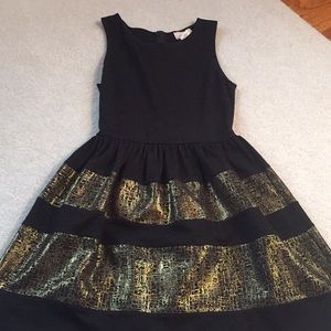 Love...ady black and gold dress